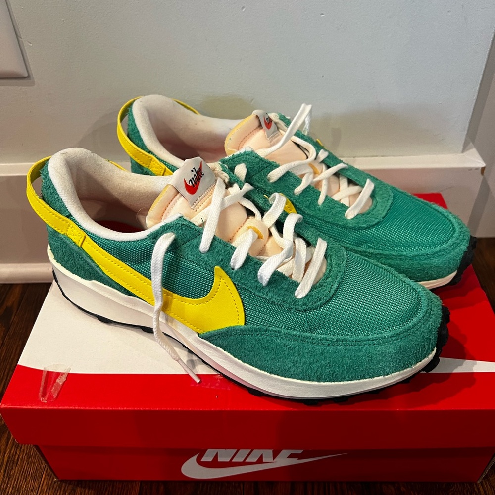 Nike Waffle Debut Vintage Women’s size 11 NEW